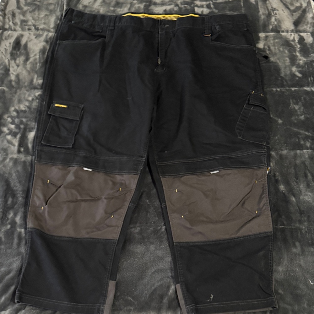 Caterpillar Men's Black and Dark Gray Cargo Pants